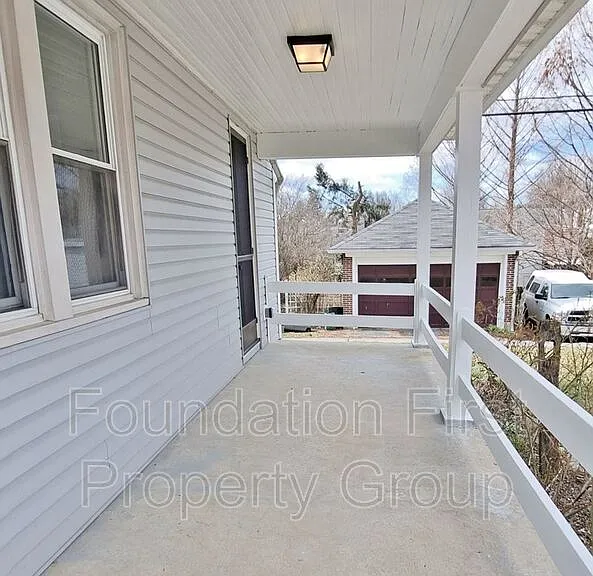 20 W Jackson St — Photo 32