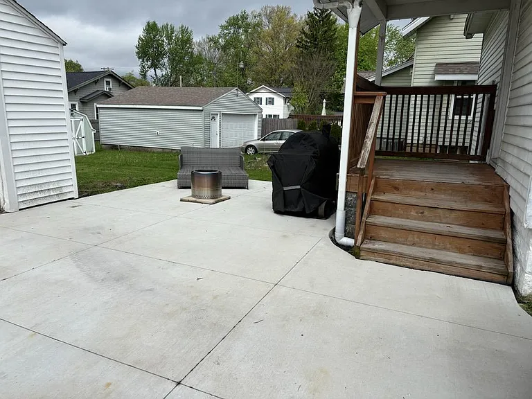 2874 Bailey Rd — Photo 3