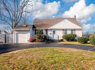 470 Keith Ln, West Islip, NY 11795