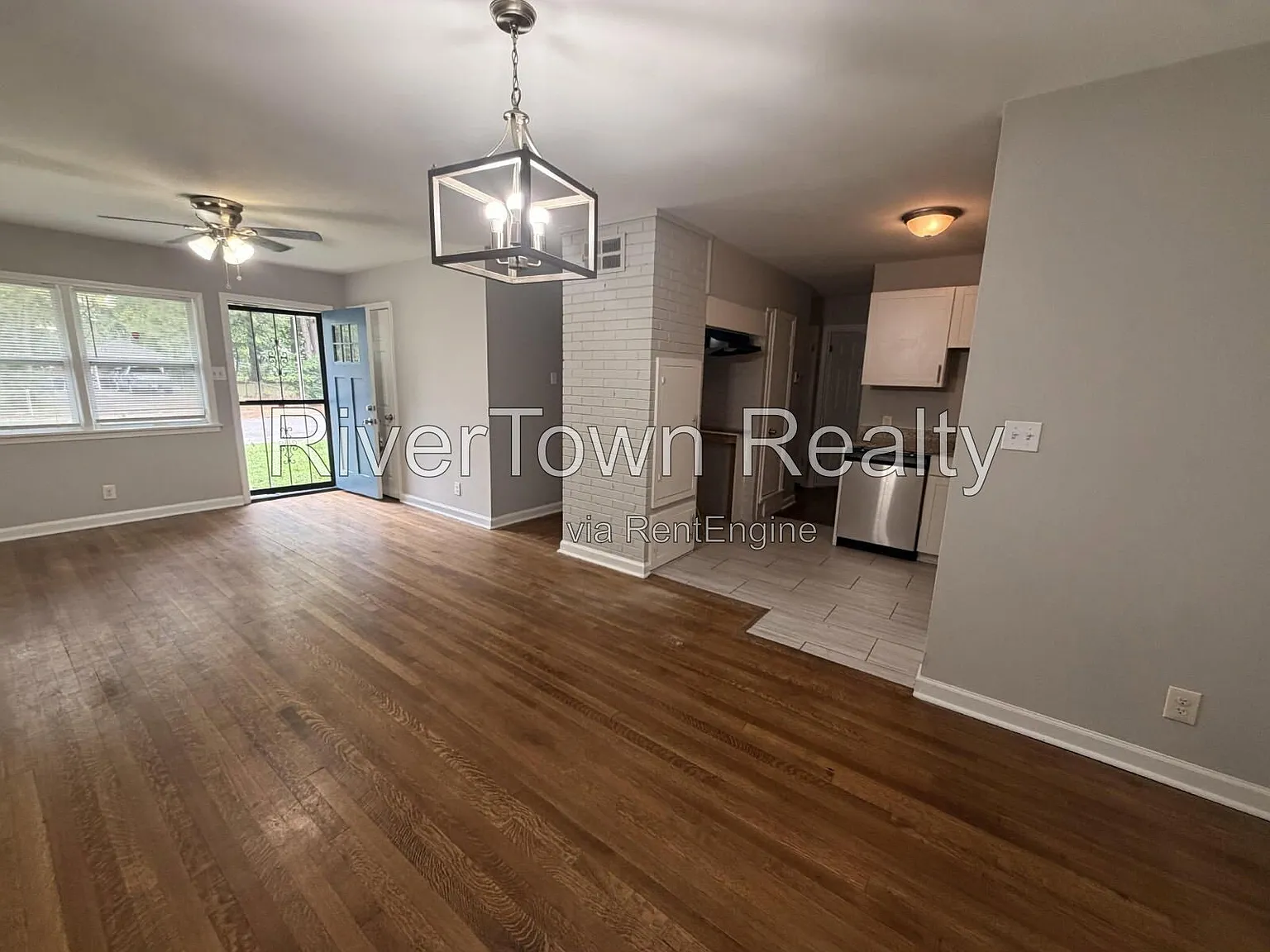 3 bed, 1.0 bath, 1365 sqft, $1,295 — Photo 2