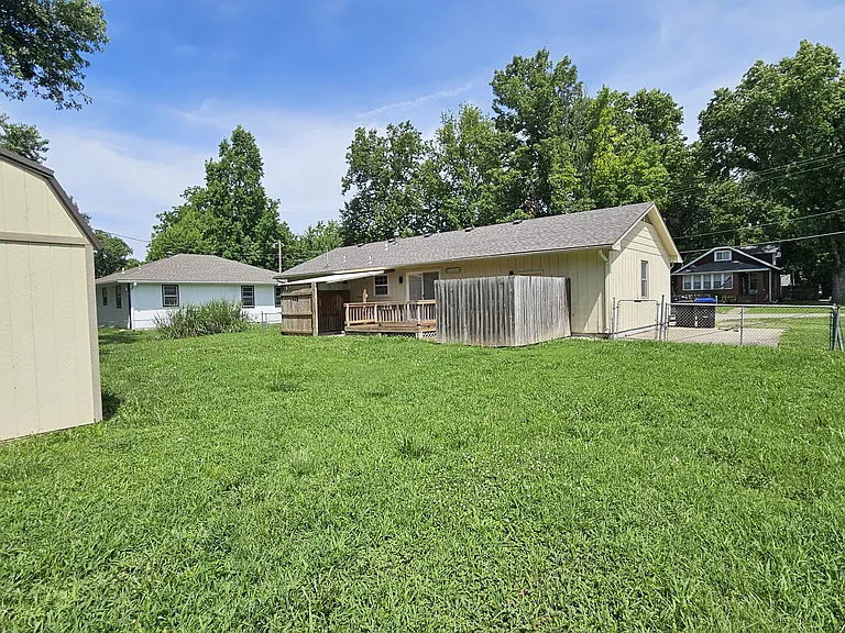 1101 NW Howard Ave — Photo 13