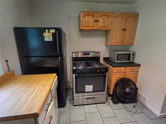4th image of 2050 Laketon Rd