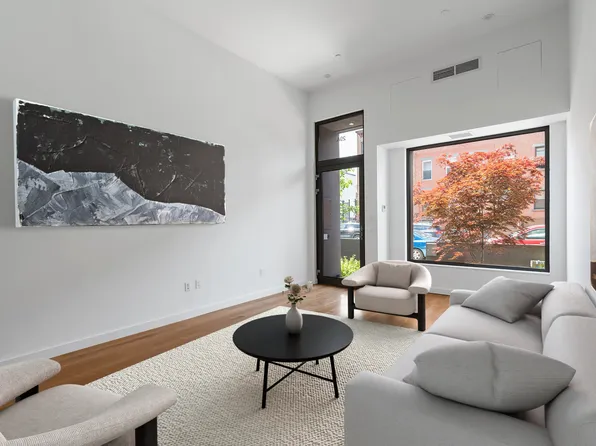 33 Carroll Street image 1 of 12