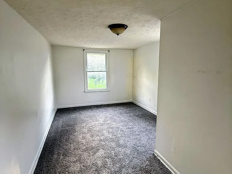 1055 Beardsley St — Photo 7