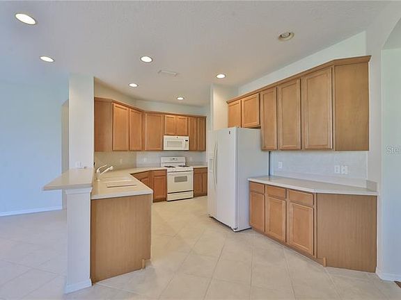 4th image of 4402 67th Avenue Cir E
