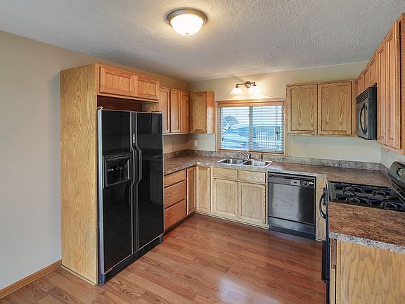 5th image of 131 W Hawthorne Dr