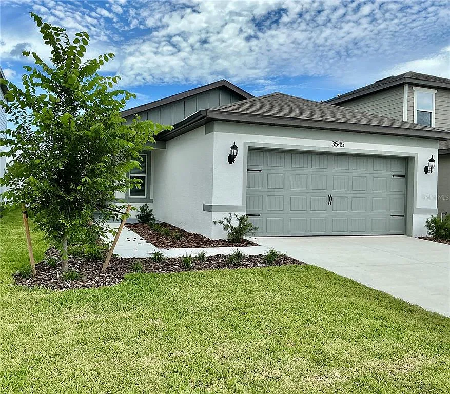 4 bed, 2.0 bath, 1580 sqft, $1,999 — Photo 2