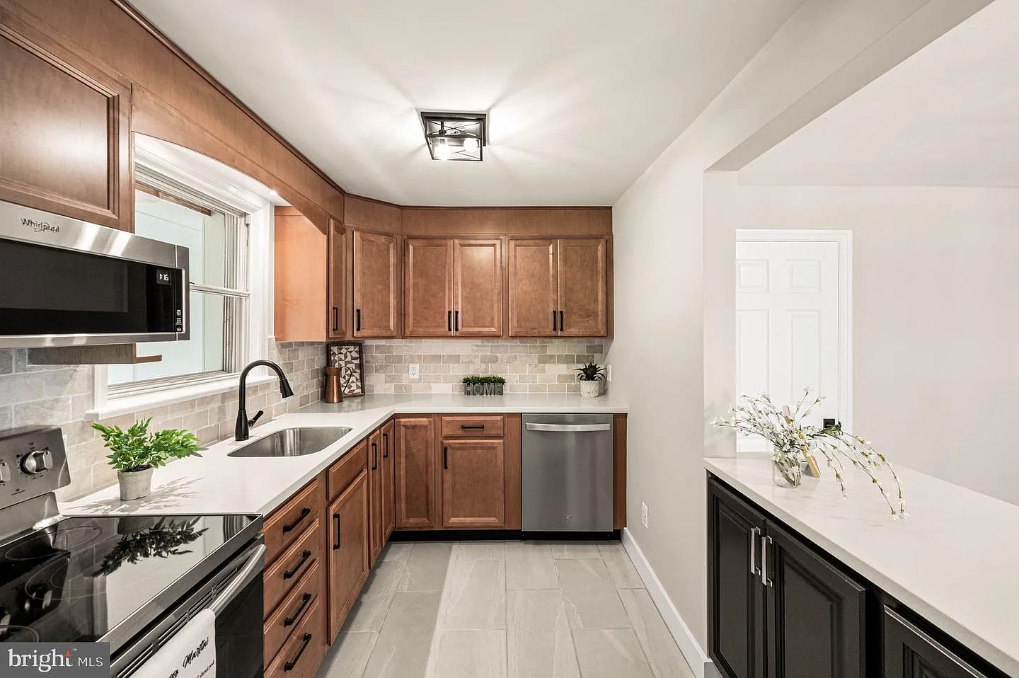 3 bed, 1258 sqft, $2,400 — Photo 3