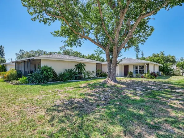3360 Ramblewood Dr N, Sarasota, FL 34237