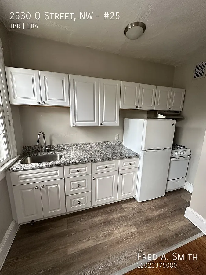 1 Bedroom + Den Unit Available Now in Georgetown/Dupont — Photo 4