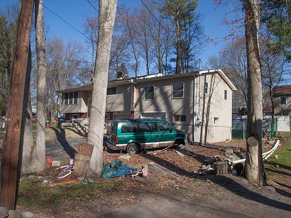 3rd image of 134 Lilac Dr