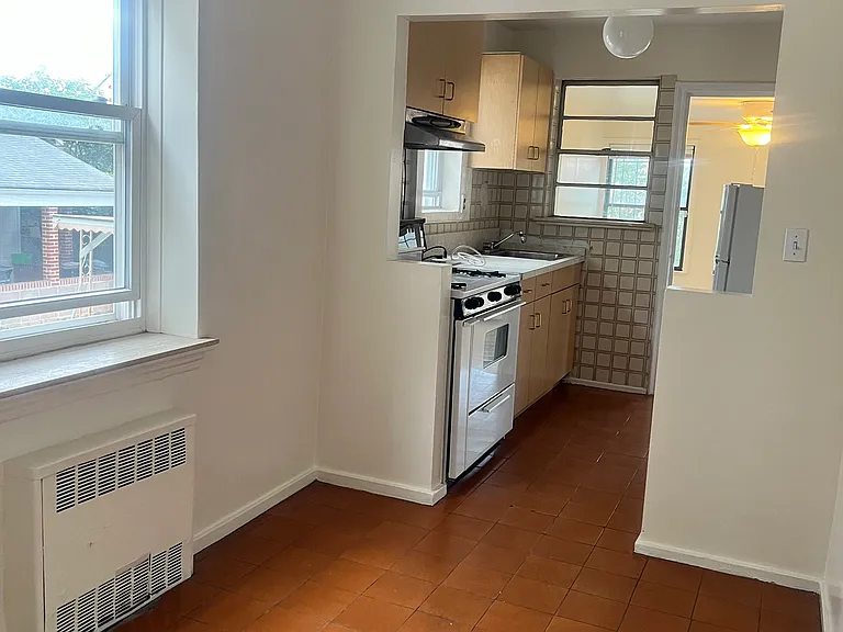 2210 Young Ave #1 — Photo 9