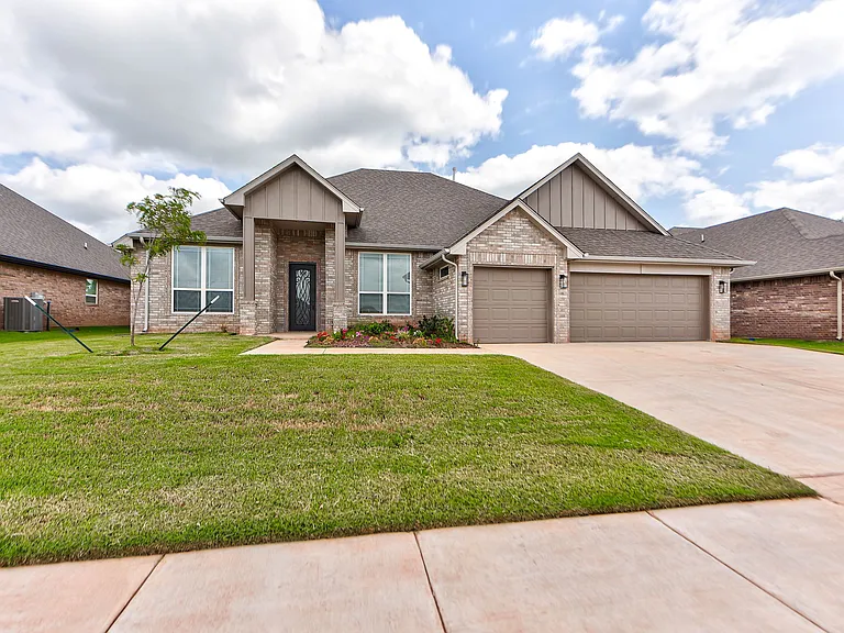 3027 Pescara Dr — Photo 2