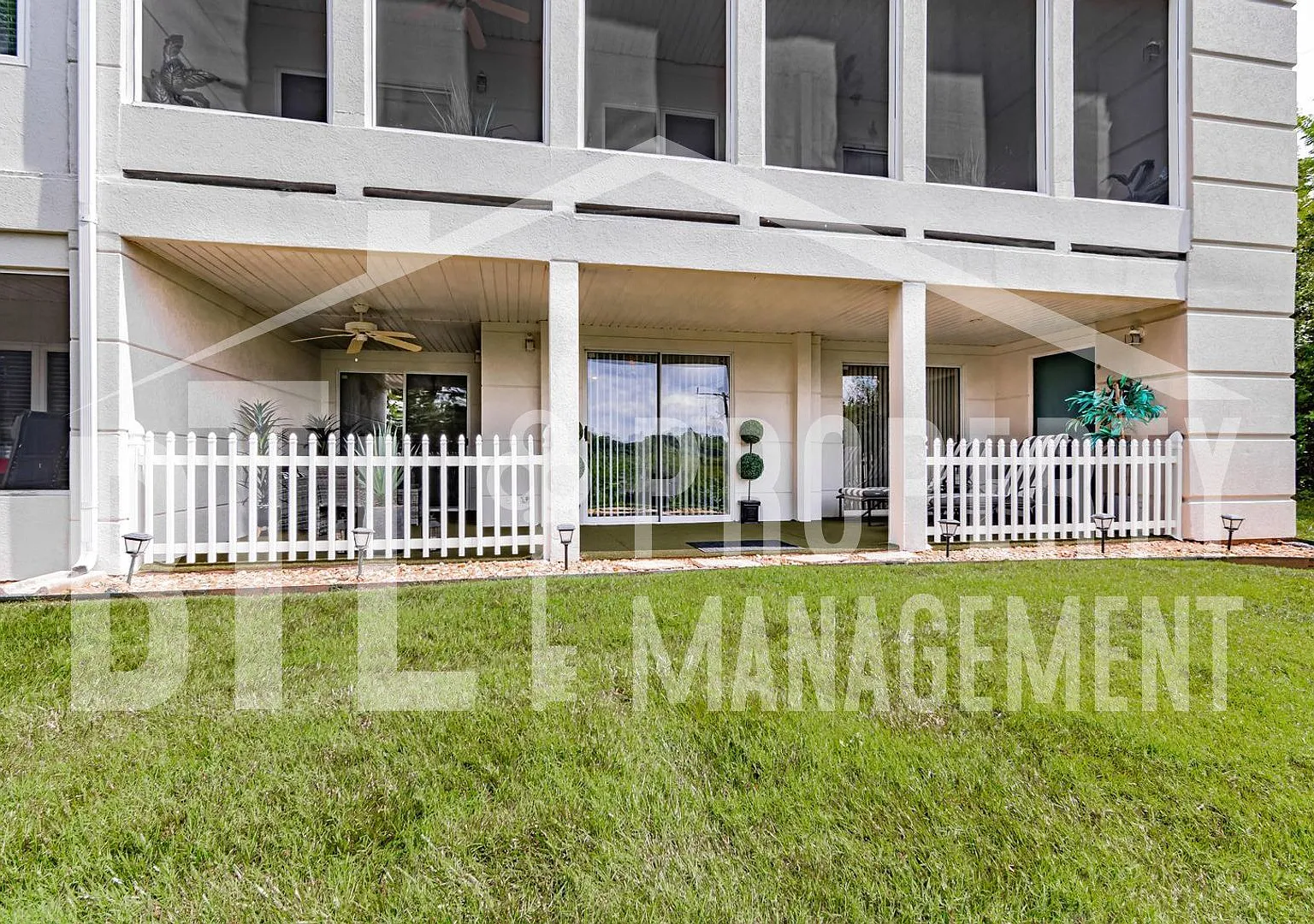 Beautiful Two Bedroom Condo in Palace View Place — Photo 2