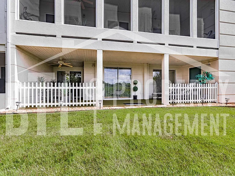 120 Oxford Ct #1 — Photo 2