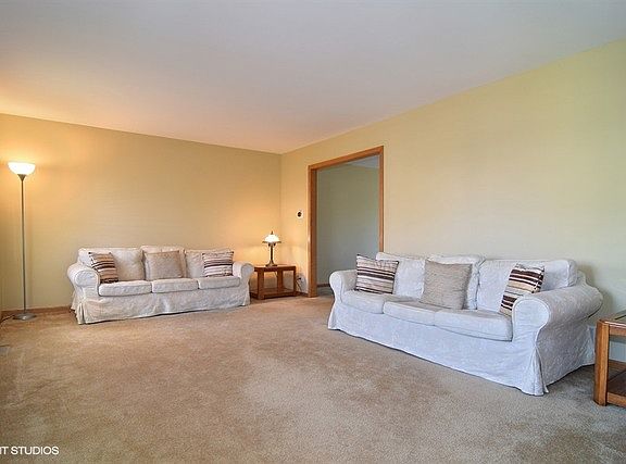 2nd image of 1525 Creekside Dr