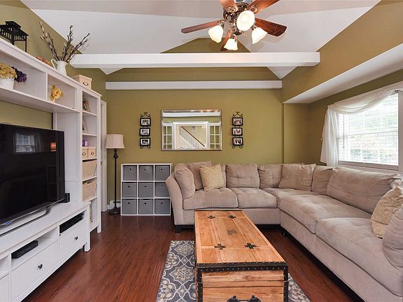 3rd image of 87 Hearth Ln