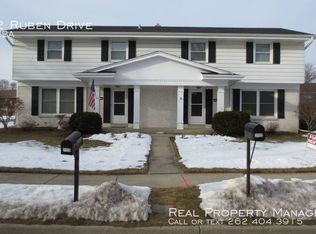 2122 Ruben Dr, Waukesha, WI 53186