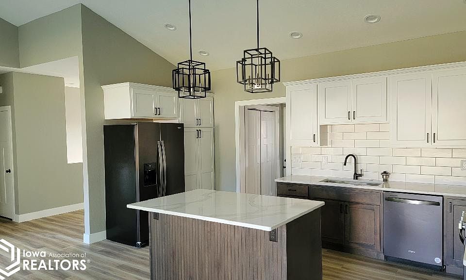 2nd image of 401 Laci Dru Dr