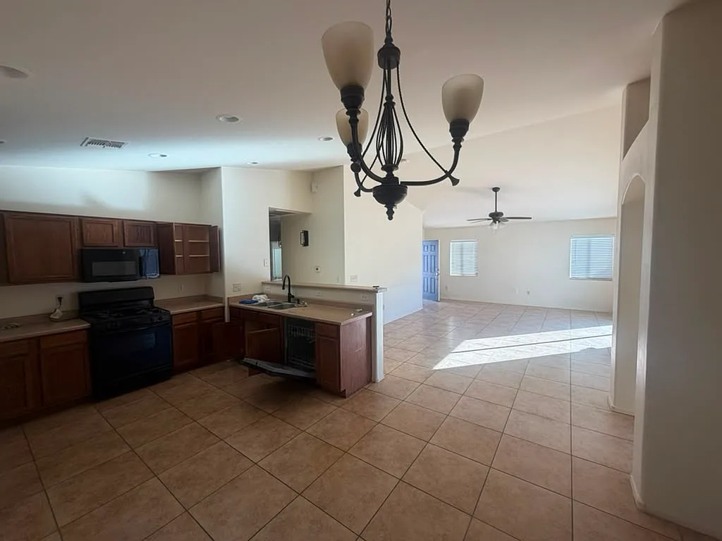4 bed, 1538 sqft, $2,300 — Photo 4