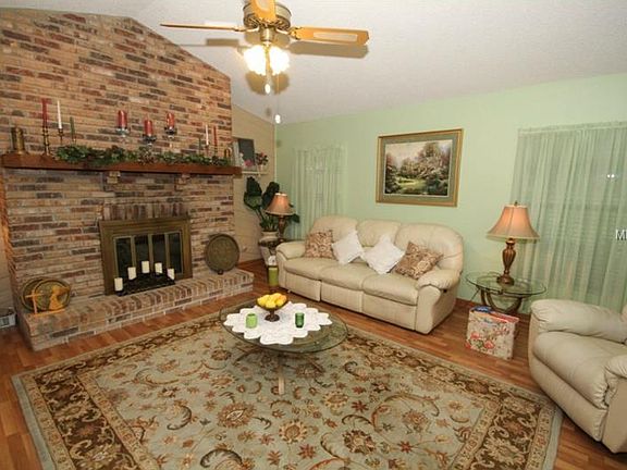 5th image of 1045 Hampshire Ct