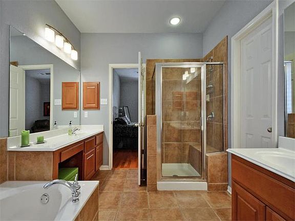 3rd image of 908 Golden Palomino Ct
