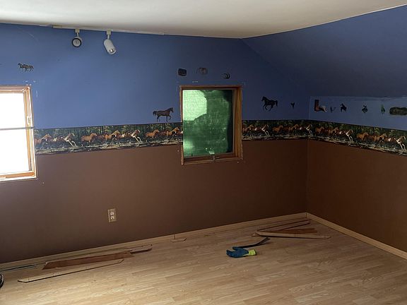 5th image of 200 Birch St