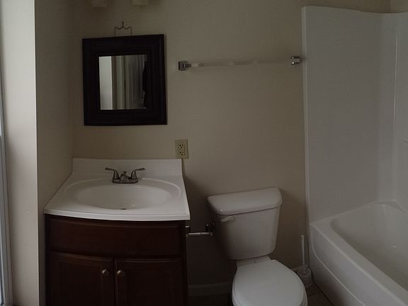 First floor full bath with tub/shower