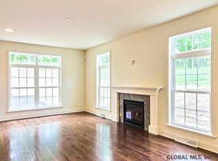 71 Ordelia Ln, Sand Lake, NY 12153