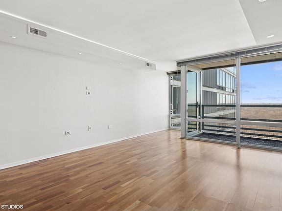 4th image of 9715 Woods Dr Unit 1706