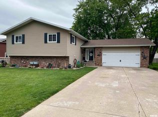 338 Harvester Rd, Canton, IL 61520