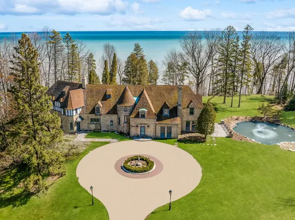 9400 North Lake DRIVE, Bayside, WI 53217