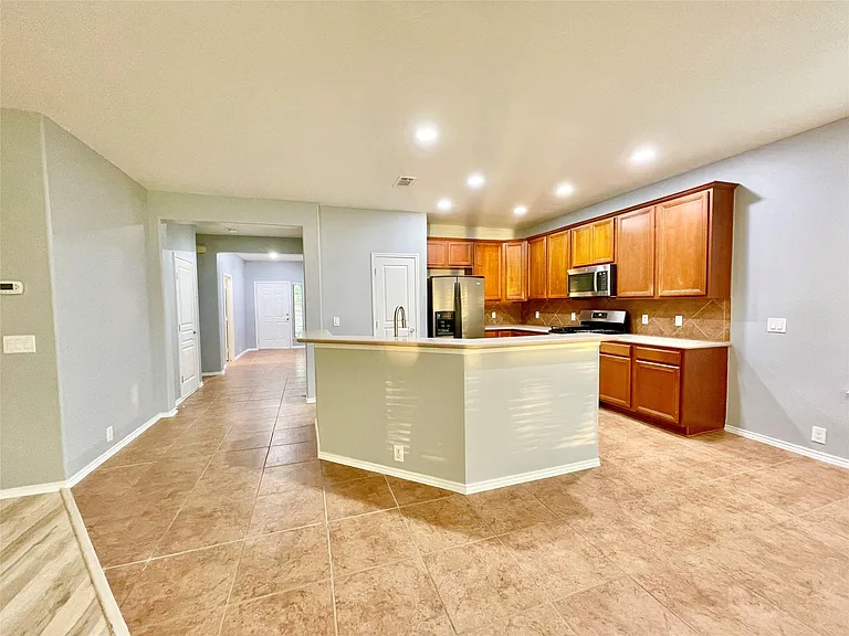 714 Honeysuckle Vine Dr — Photo 3