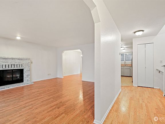 3rd image of 369 NW San Juan Drive