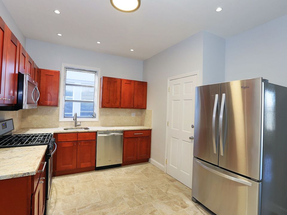 2nd image of 1041 Bay Ridge Pkwy #2