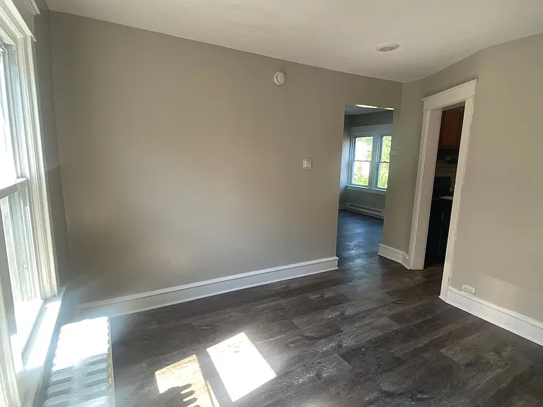 2527 Edgemont Ave — Photo 20