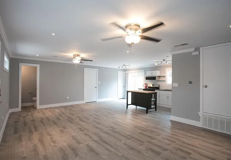 1103 Booker Ave #B — Photo 7