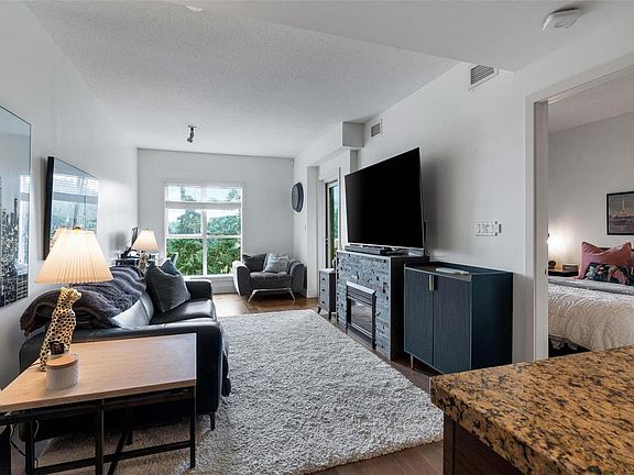 4th image of 1400 Lynburne Pl #720