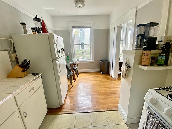 5th image of 2810 Franklin St APT 34
