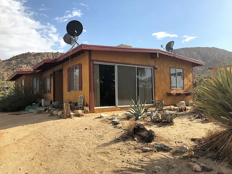 8680 Star Ln — Photo 1