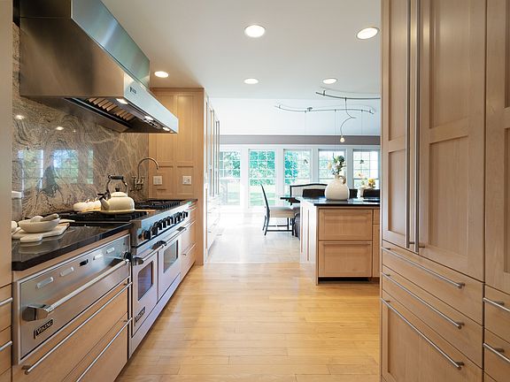 5th image of 30 Golf View Ln