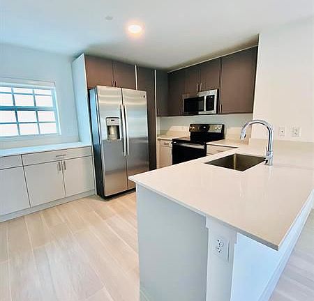 3rd image of 307 N J St #105