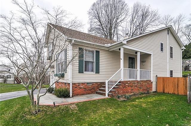 1st image of 54 Beekman Ave