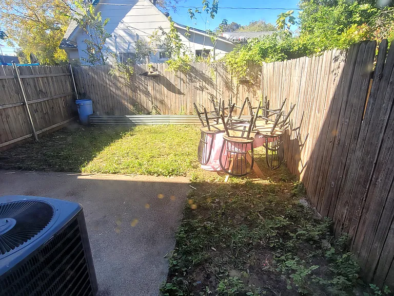 515 Falcon Dr — Photo 4