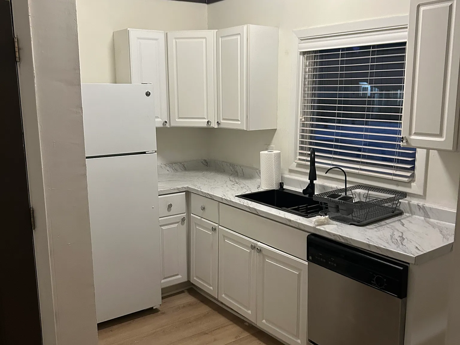 2 bed, 1.5 bath, 1012 sqft, $2,100 — Photo 3