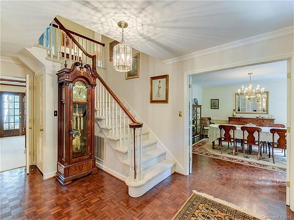 3rd image of 3203 Chaucer Dr