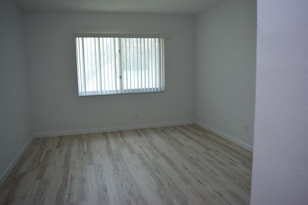 151 SE 6th Avenue Apt 14, photo 5
