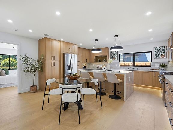 4th image of 3015 Machado Ave