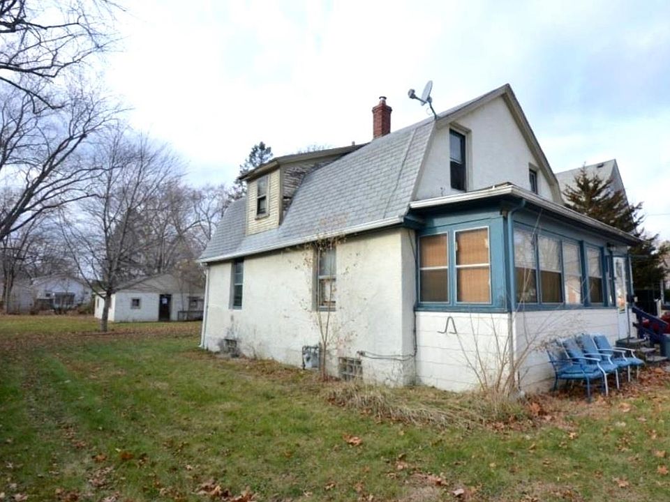 2nd image of 2112 N Court St