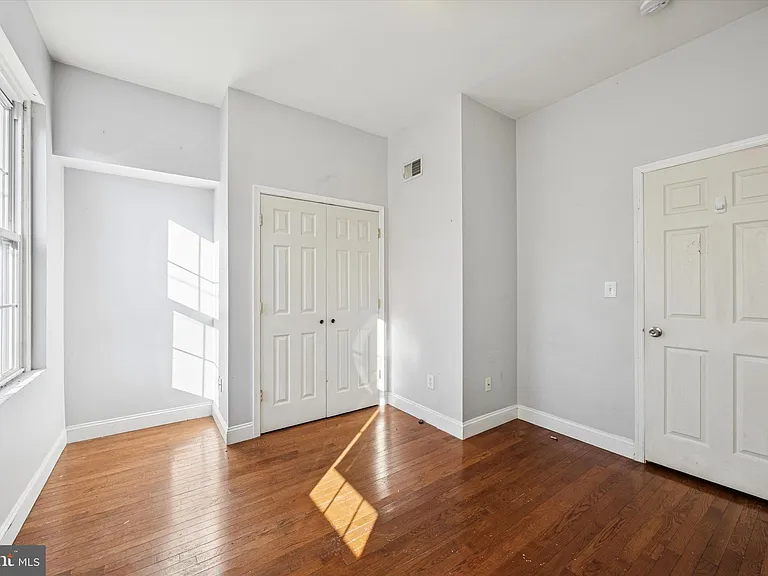 1625 Edgley St — Photo 5